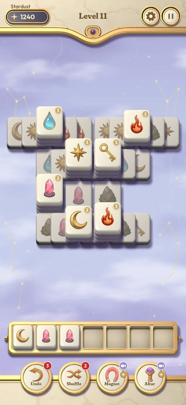 A level in play: layered ceramic tiles and the seven-slot tray